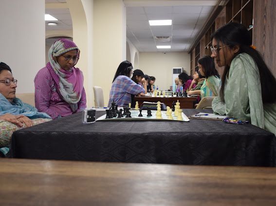 Sehba Shah 在巴基斯坦女子国际象棋锦标赛上。